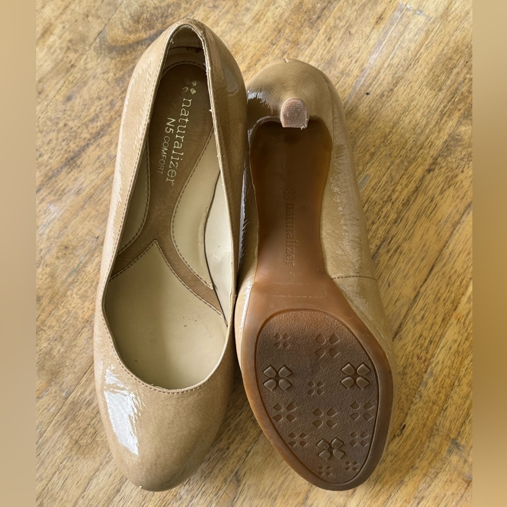 Naturalizer N5 comfort nude heels size 6.5